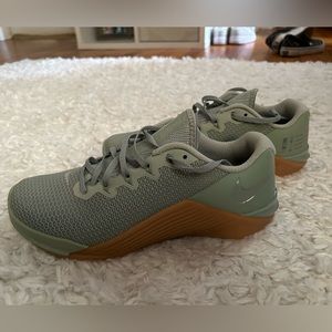 Nike Metcon 5 Sneakers 8M/9.5W Jade/Gum CrossFit Trainers
